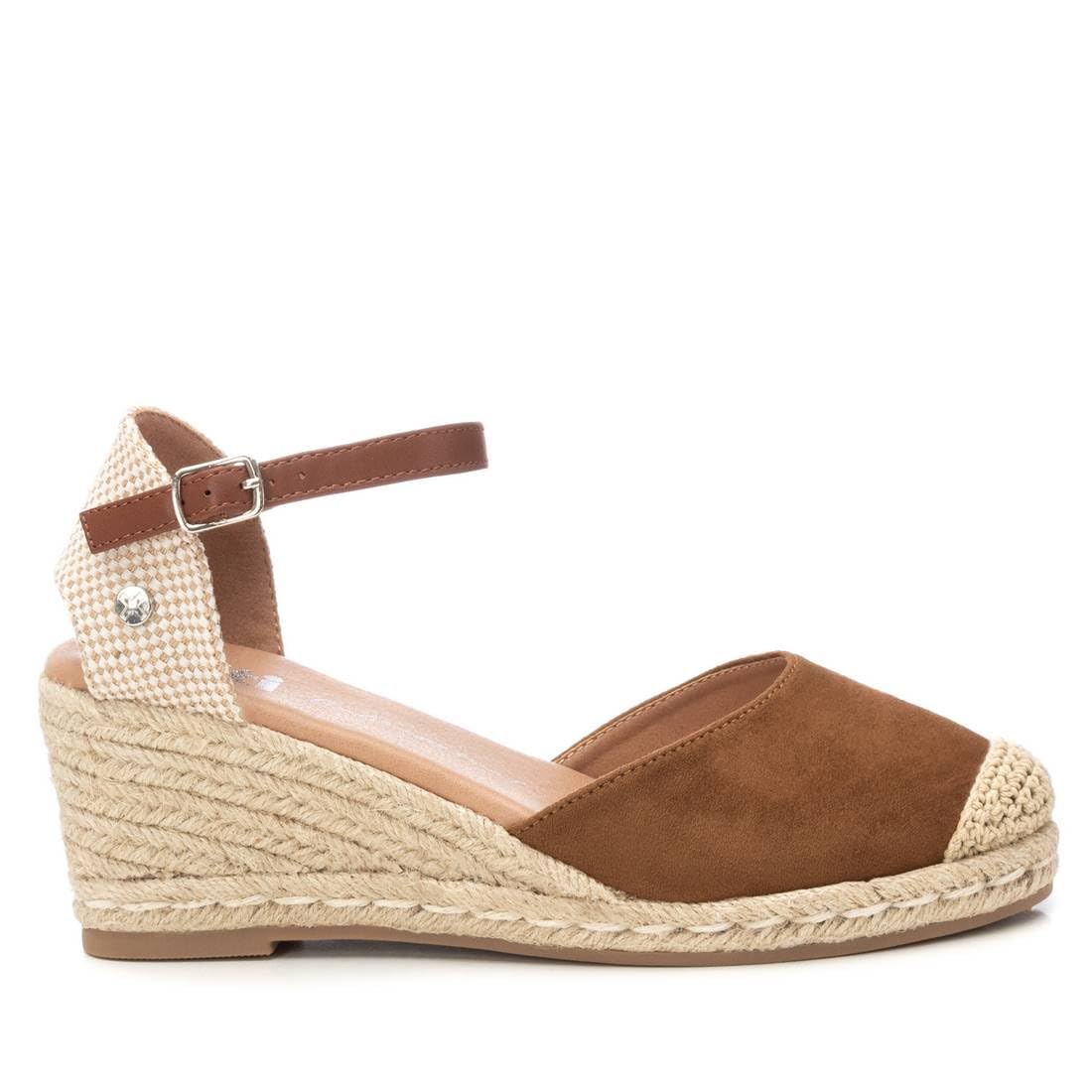 XTI - Sandalias con Cuña Mujer Taupe - Calzado Cómodo y Versátil - Moda casual - Modelo 14074607 (Talla 38)