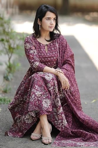 Image of Rajnandini Women Pure Cotton Jaipuri Printed Kurta And Pant With Dupatta Set (JOPLJPR867-P P)