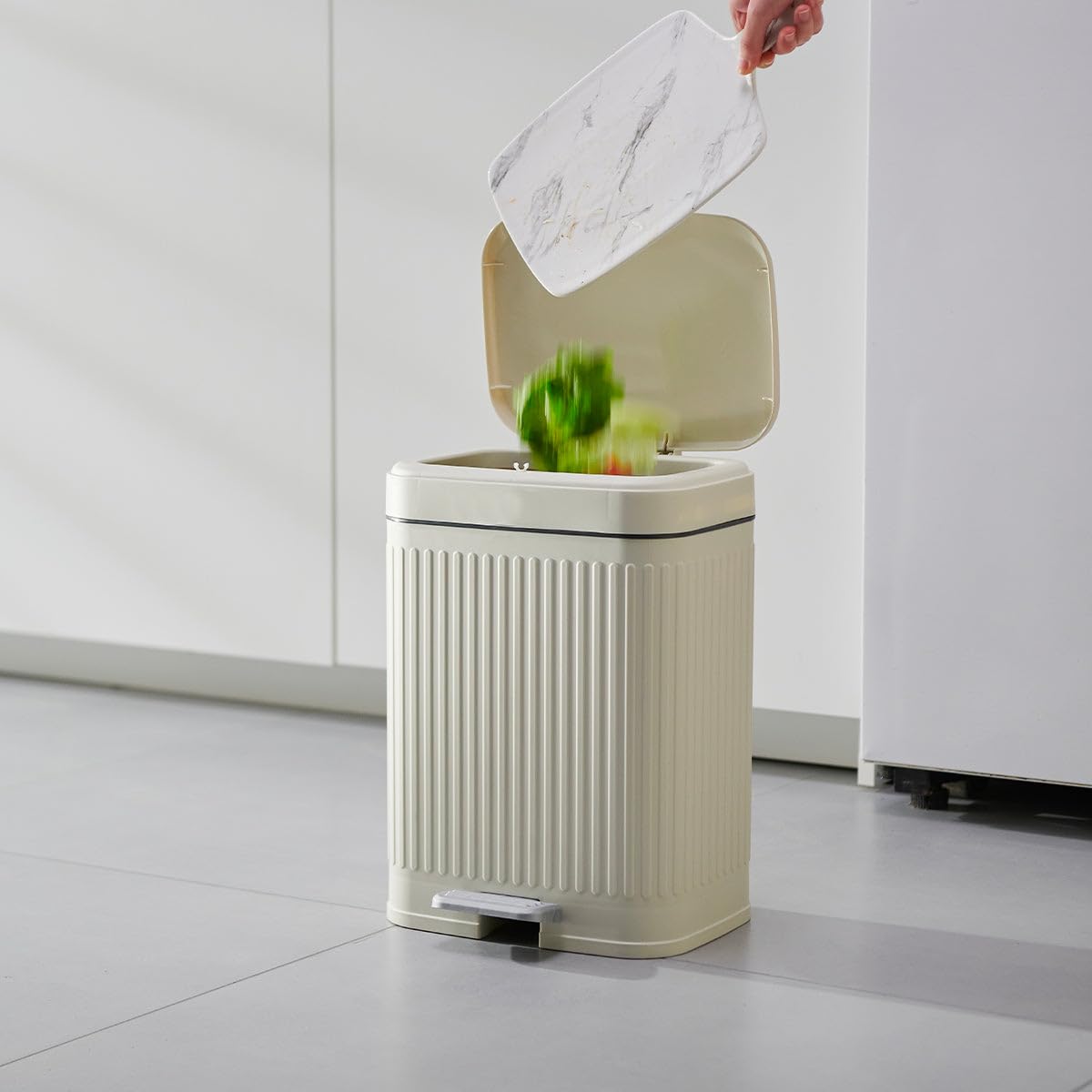 Stardis Poubelle à Pédale, 3 L, En Acier Inoxydable, Vert Pastel Mat, Avec Système D'abaissement Automatique, Couvercle Rabattable à Fermeture Silencieuse Softclose Avec Seau Intérieur, Poubelle De