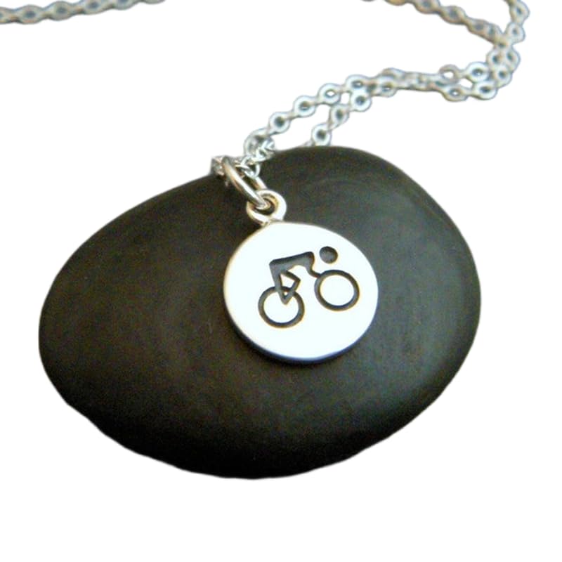 Collar de bicicleta de carretera en plata de ley: el regalo ideal para atletas y niñas