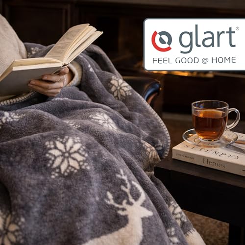 Glart Kuscheldecke Rentier Grau-Beige XL 150x200 cm, weiche & warme Wolldecke als Sofadecke, Couch- & Tagesdecke, Plüschüberwurf - ohne Ärmel. Ideal für Sofa & Kinderzimmer