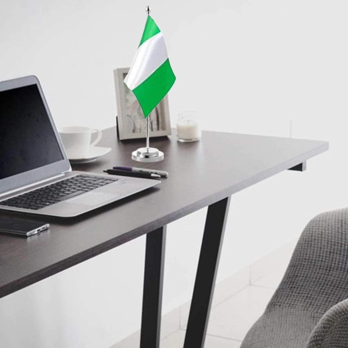 Nigerian Table Flag with Resistant Stainless Steel Stand Base Nigeria Desk Flag For Veteran Office Home International Conference British Theme Party Holiday Decorations - Image 3