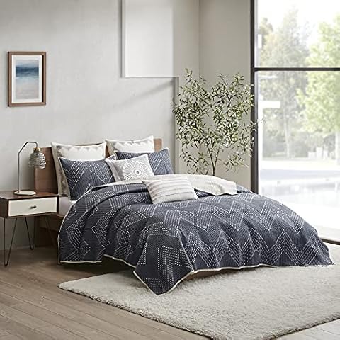 INK+IVY Reversible Cotton Quilt Set - Trendy Chevron Design Summer Cover Breathable Coverlet, Lightweight All Season Bedding Layer for Winter, Matching Shams, Full/Queen(88"x92"), Navy 3 Piece Cover