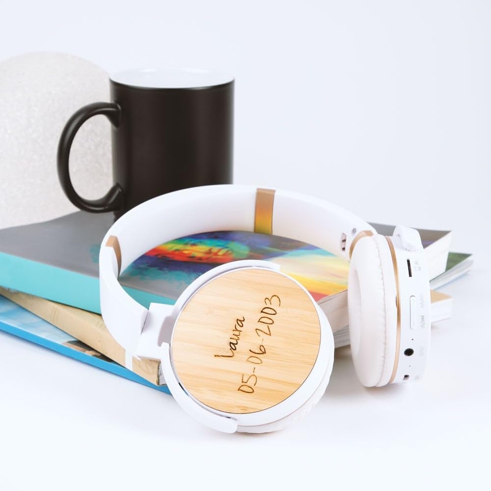 Ocadeau Cuffie wireless personalizzate con testo inciso - Cuffie bluetooth in plastica e legno bianco con testo inciso