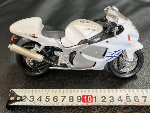 Amazon | 1/12スケール SUZUKI GSX1300R ホワイト 白色 ハヤブサ 隼 