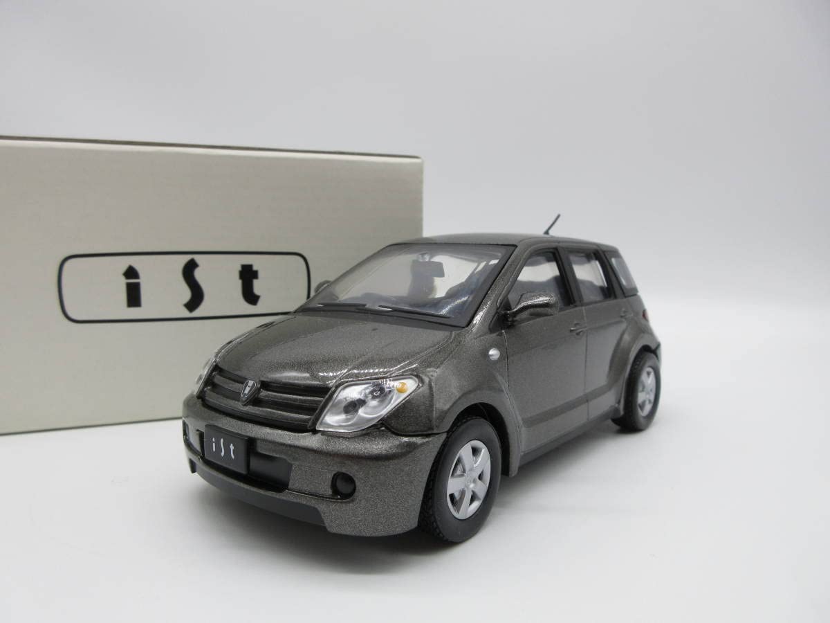 iST シルバー ミニカー 1/24 カラーサンプル Amazon.co.jp: 1/24 トヨタ 2代目イスト ist カラーサンプル