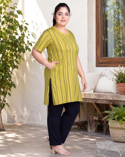 Image of In Love Women's All-Over Printed Cotton Plus Size Longline T-Shirt with Pockets