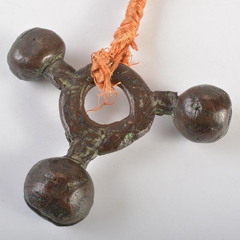 Amazon.co.jp: 仏教美術 古銅 鈴 銅鈴 三つ巴 根付 N R7317 : おもちゃ