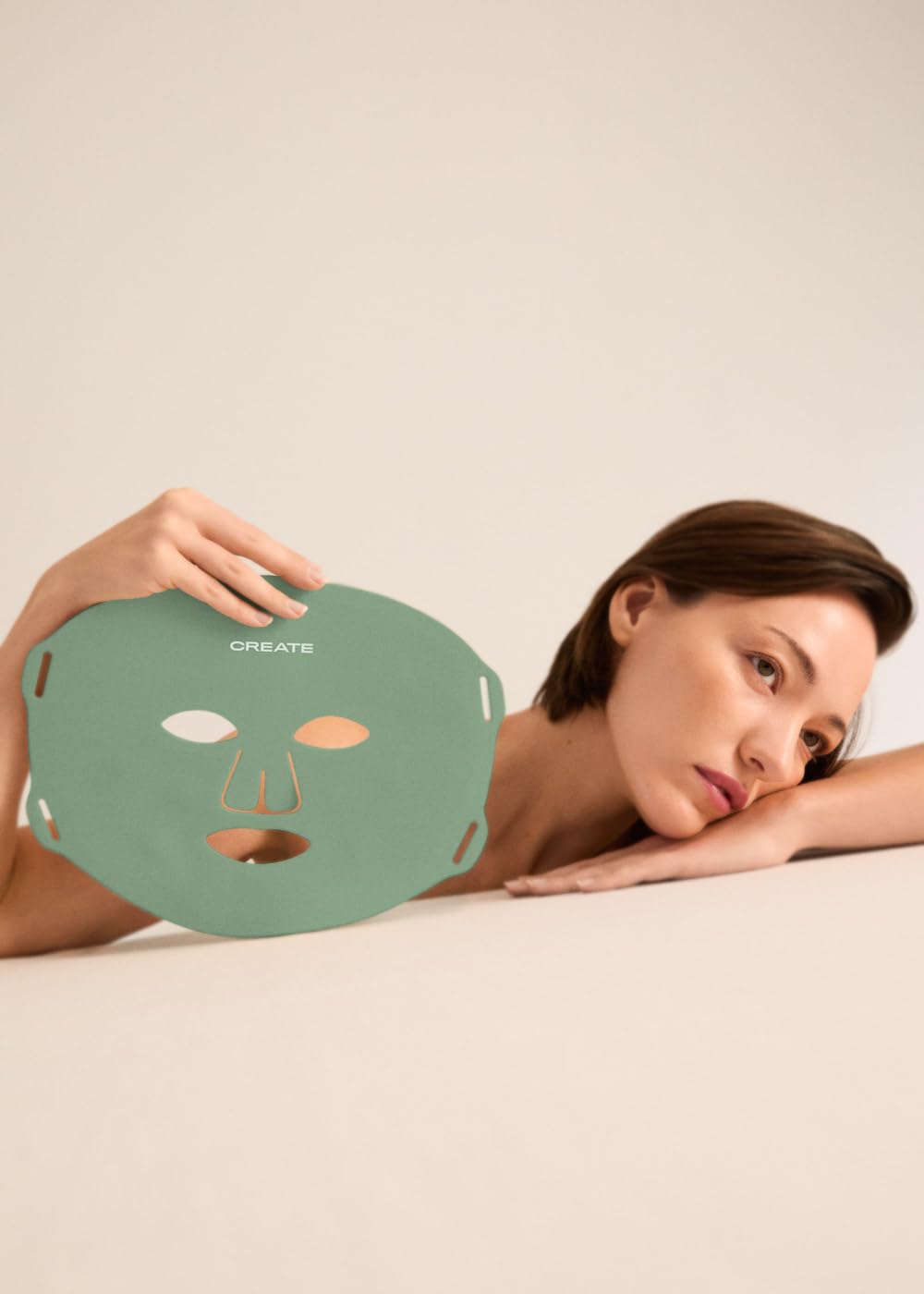 CREATE/SKIN CARE LED MASK/Máscara de tratamiento facial LED 8 en 1 verde sage / 8 luces, 8 tratamientos led, 288 bombillas LED, seguro y libre de UV, flexible, bateria larga duracón, 4.2W