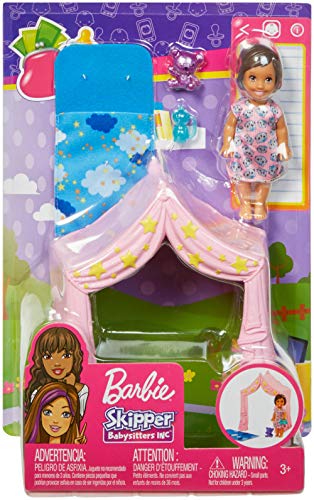 Barbie Skipper Babysitters Inc. Schlafenszeit-Spielset mit Kleinkind-Puppe, Zelt und Schlafsack