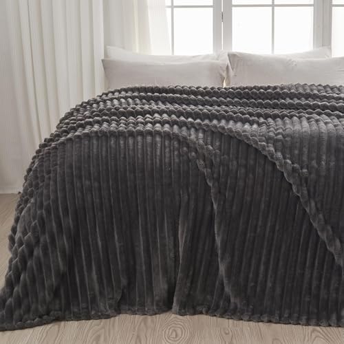 NEWCOSPLAY Super Soft King Blanket Dark Grey Premium Silky Flannel Fleece 3D Ribbed Jacquard Lightweight Bed Blanket All Season Use, 230x270 cm