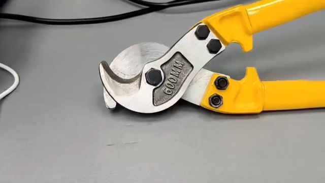 Wire Cutters Heavy Duty AUPREX 24 Inch Heavy Duty Cable Cutter, Carbon Steel Wire Rope Cutter For Aluminum And Copper Wire Rope, Multi-Functional Labor Saving Long Arm Wire Large Wire Cutter