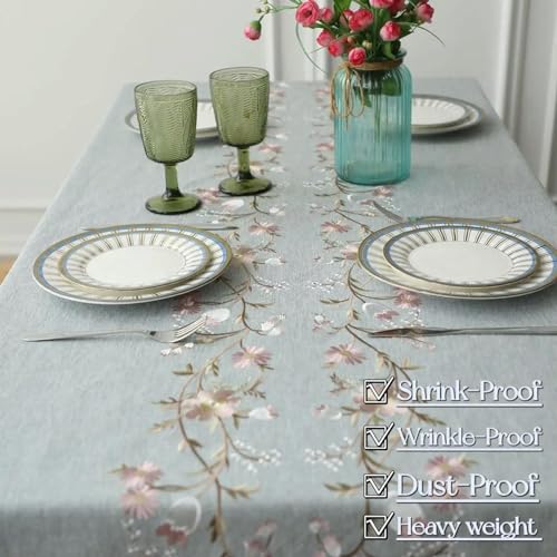 Nappe rectangulaire bleue brodée pour protéger et décorer votre table