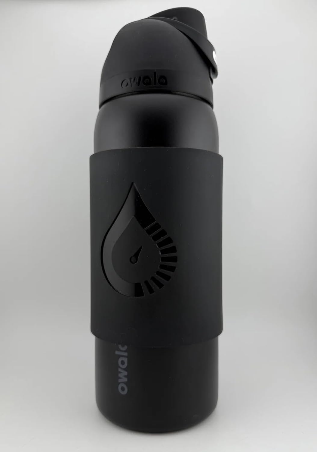 MIDSIZE Magnetic Bottle Sleeve - Strong, durable & light - Fits the slimmer bottles like Yeti 26oz, Owala 32oz, Stanly 30oz tumbler. Must have for GYM FITNESS GOLF WORKOUT (Black)