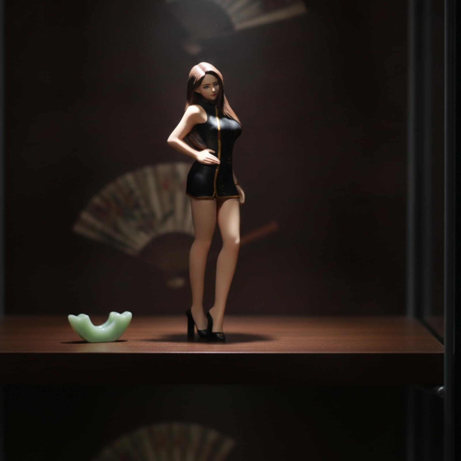 Miniatur Figurine Frauenfigur Sammlerfigur Dekofigur Detailreich Bemalt Harzbasiert mit Langem Braunem Haar Und Dezente Blumendekore für Vitrine Schreibtisch Diorama Themenzimmer 9.75cm
