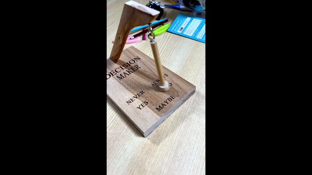 Décideur En Bois – Pendule Magnétique – 19,9 X 10 X 3 Cm – Plusieurs Choix – Cadeau Original Pour Moments D'indécision
