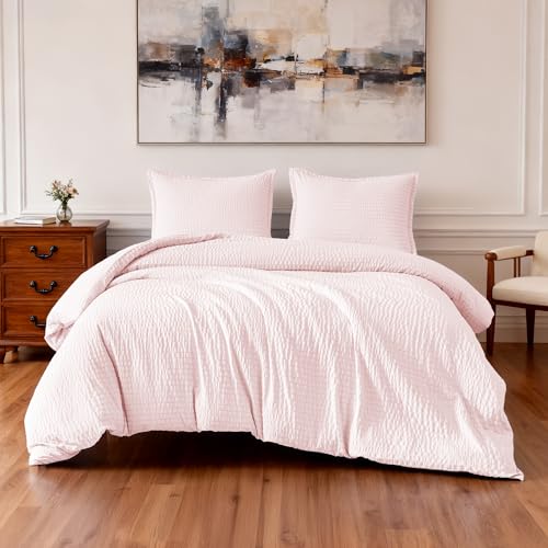 Image of Amazon Basics Duvet Cover Set with Jacquard Geometric Pattern, 3-Piece with 1 Duvet Cover and 2 Pillow Shams, Comforter Not Included, Queen, Pink