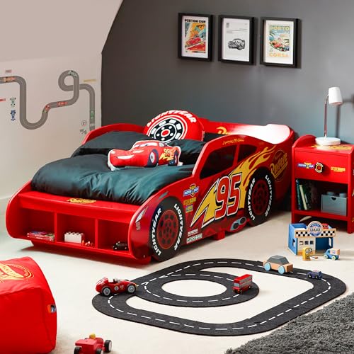 Disney Cars Lightning McQueen Kleinkindbett, stabile Konstruktion, geschützte Seiten, Holzlatten, hellrot, passend für 140 x 70 cm große Matratze (Matratze nicht im Lieferumfang enthalten)
