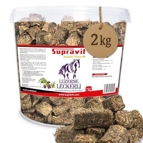 Supravit Luzerne Pferde Leckerlies 2kg – getreidefreie & zuckerfreie Pferdeleckerlis aus 100% Luzerne | natürliche Belohnungswürfel für Pferde & Ponys im wiederverschließbaren Eimer
