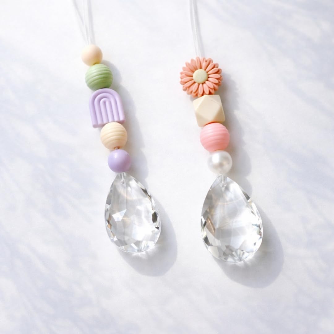 10x DIY Bastelset Sonnenfänger Lichtfänger Gänseblümchen Grün Lila | kreative Aktivität für Gruppen, mit 38mm Kristall-Anhänger, Silikonperlen-Mix, ca. 40m Faden