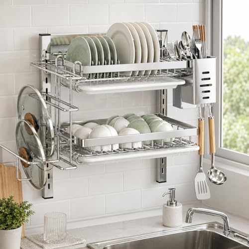 Spaziatura regolabile a più livelli per una conservazione personalizzata: il design compatto a 3 livelli di questo scolapiatti a parete ottimizza lo spazio verticale nella tua cucina. Con la spaziatura regolabile a livelli, è possibile personalizzare la posizione del supporto in base all'altezza dei tuoi piatti, ciotole e stoviglie. Questa flessibilità rende facile riporre e accedere ai tuoi oggetti essenziali da cucina.