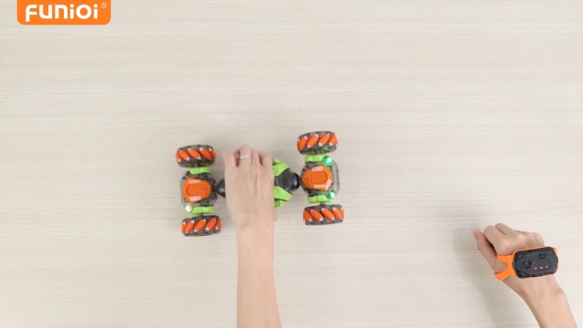 Amazon.com: FUNiOi Gesture Sensing RC Stunt Car - Remote & Hand