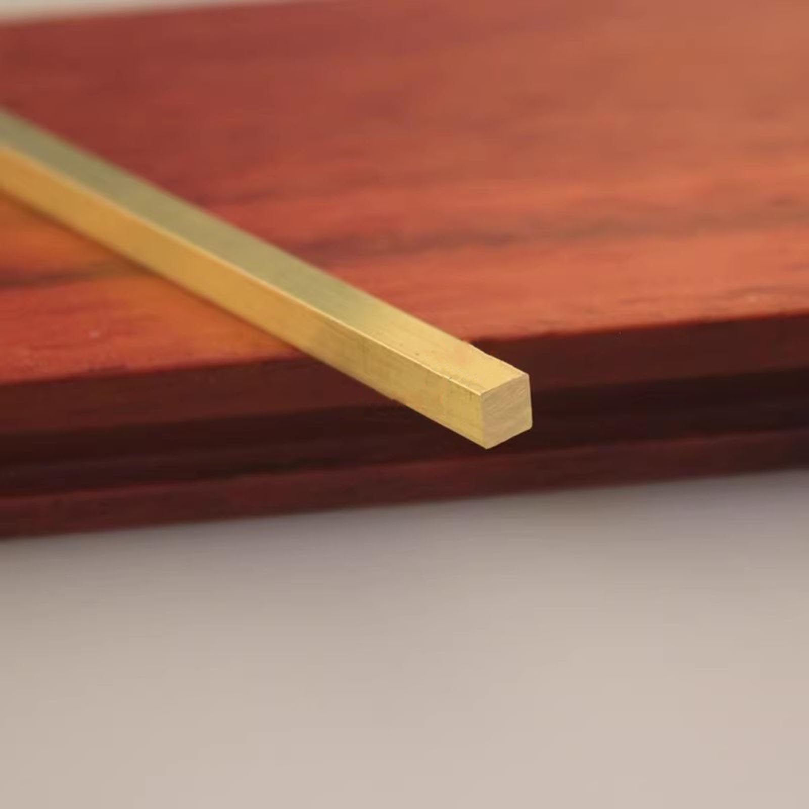 Perfil TransicióN Tira de Transición para Suelo, Sólida, Cepillada en Dorado. Transición de Umbral de Latón Resistente para Puertas. Molduras Decorativas con Costura Plana para Vinilo de Madera(1m(39i