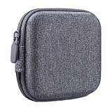 Gestion soignée des accessoires : Conçu comme un organisateur de voyage rangé, l'étui pour écouteurs intègre des poches intérieures multiples et une disposition de compartiment organisée pour maintenir un rangement sans encombre. En gardant écouteurs, chargeurs et petits gadgets bien arrangés, il simplifie le packing et déballage pendant les voyages ou journées de travail, améliorant la commodité pour les utilisateurs recherchant une organisation , avec un étui de voyage pratique pour ac