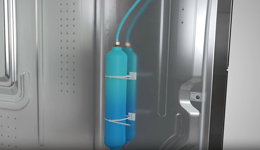 Image of Watts Premier 20,000 Gallon Inline Water Filter with Two 1 /4 inch Brass Connectors for Refrigerator, Ice Maker, RV, Camper, Water Cooler, Fountain, Reduces Bad Taste, Odors, Chlorine and Sediment