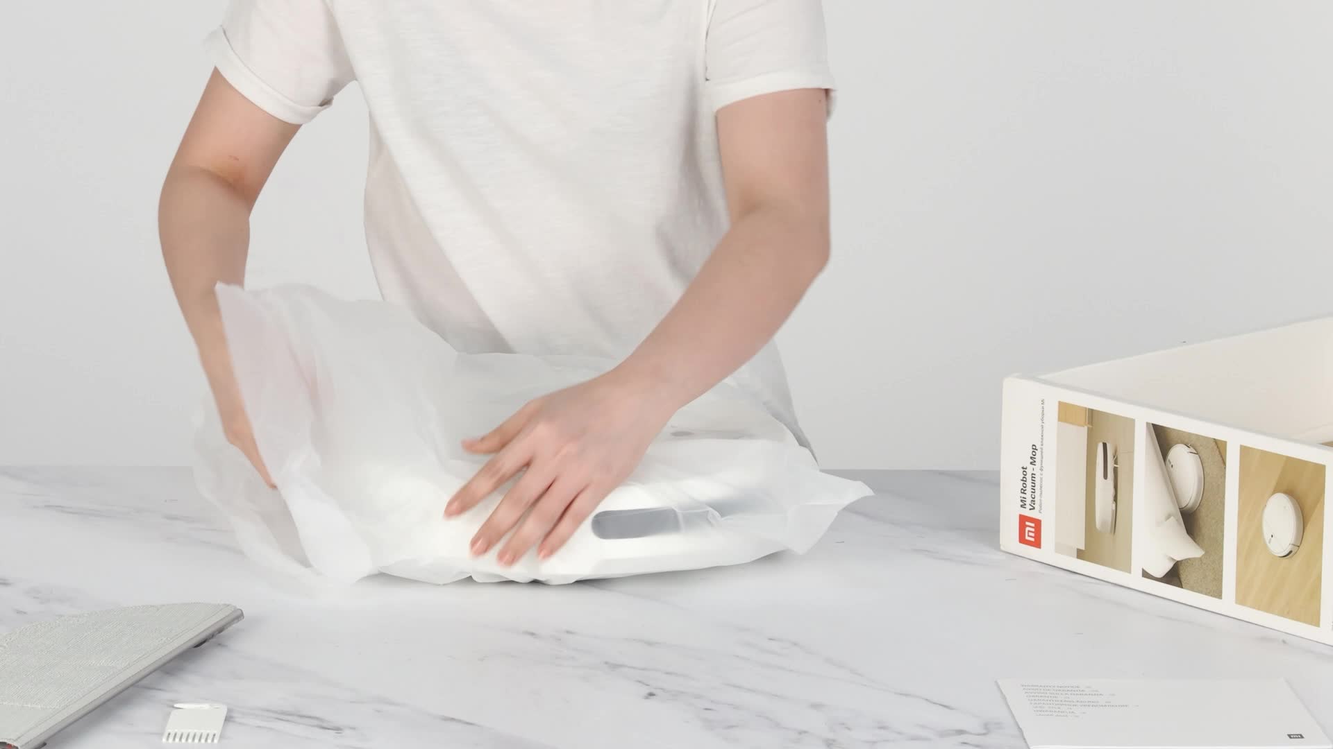 Xiaomi Mijia Robot Vacuum Cleaner for Home Automatic White Dust Sterilize  App Smart Control Sweeping Mopping Cleaner…: Buy Online at Best Price in  UAE - Amazon.ae