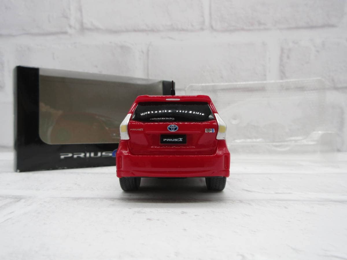 トヨタ プリウスαカラーサンプルとプルバックカーのセット