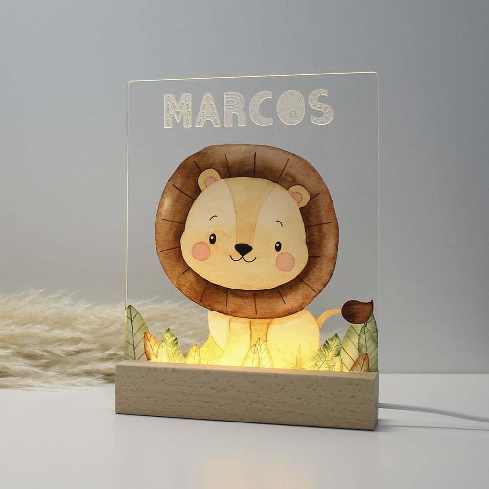 Dehome - Luz Nocturna Infantil Personalizada con Nombre – Lámpara Quitamiedos con el Nombre Grabado que se Ilumina – Luz LED Cálida, Regalo Bebé Nacimiento y Bautizo - Safari