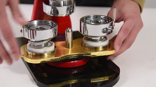 缶バッジメーカー 44mm 新型回転式 素材300個付き 缶バッチマシーン Amazon.co.jp: 缶バッジメーカー 44mm 新型回転式 缶バッジ素材