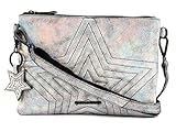 Bei dieser Rindsleder Tasche hat sich FREDsBRUDER ordentlich ins Zeug gelegt. Die besondere Oberfläche im Metallic-Look mit Sternenmotiv sieht herausragend und modisch aus. Kombiniert mit einem eleganten Outfit oder der lässigen Jeans wird die Umhängetasche zu DEM Highlight! Maße: 28 x 20 x 2 cm