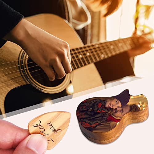 Dinikally Boîte de médiators personnalisée pour guitare avec médiator gravé (sty1) - Les Beatles, Paul McCartney, John Lennon, RIngo Starr, George Harrison Dinikally Boîte de médiators personnalisée pour guitare avec médiator gravé (sty1) – Image 3