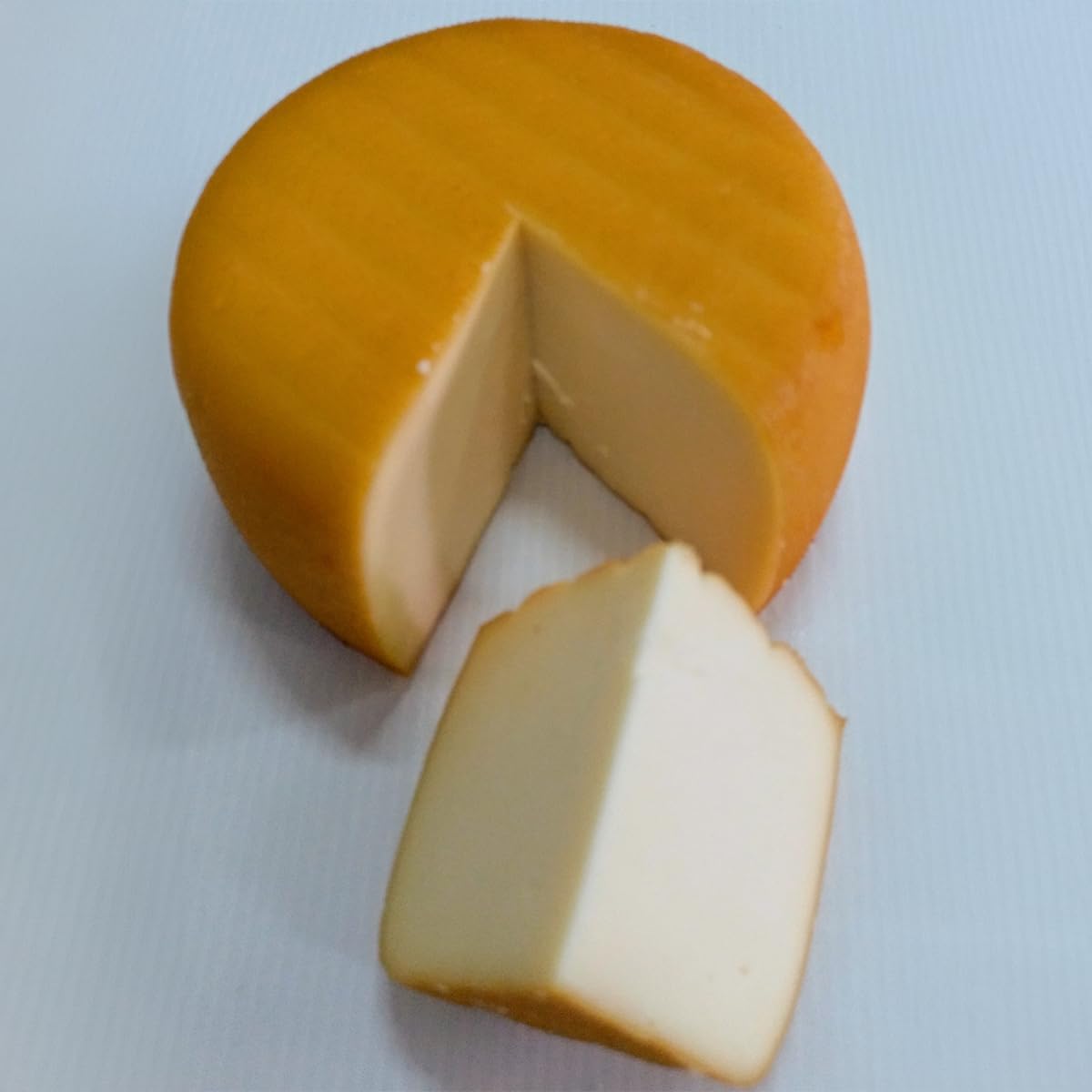 LA PASIEGA DE PEÑAPELADA Queso Ahumado Artesano, Queso redondo 3 kg (aprox) Al natural, Sabor Suave con Toque de Humo, Elaborado con Leche de Vaca Pasteurizada en Cantabria