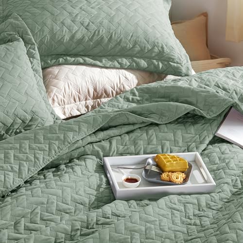 Image of Bedsure Quilts Queen Size - Lightweight Bedspreads Queen Size with Basket Weave Pattern, Soft Quilt Bedding Set, Sage Green Comforter Set Coverlet for All Seasons with 2 Pillow Shams (90 inch x 96 inch)
