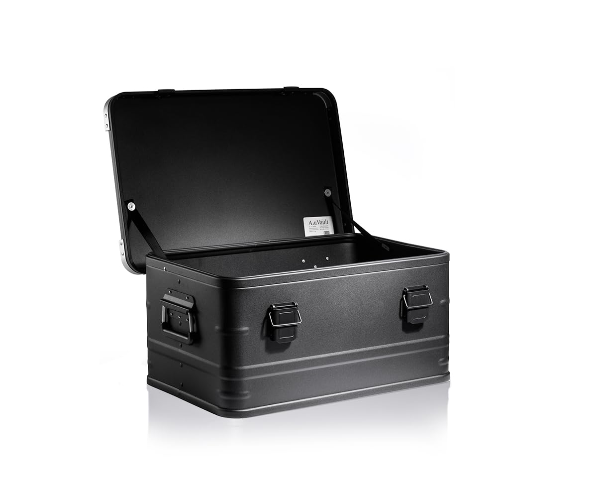 AluVault 047L – Alubox mit Deckel, Aluminium Aufbewahrungsbox, Alukiste, Spritzwassergeschützt, Staubdicht, Stapelbar - Transportbox mit Federgriffen für Werkzeug und Ausrüstung, Schwarz