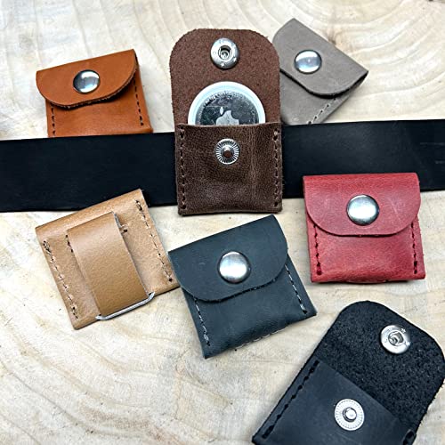 THEO Hunde Leder Täschchen | Viele Farbkombinationen für die Hundemarke | Tassomarke oder Airtag von Apple | Handmade by Manufactica®