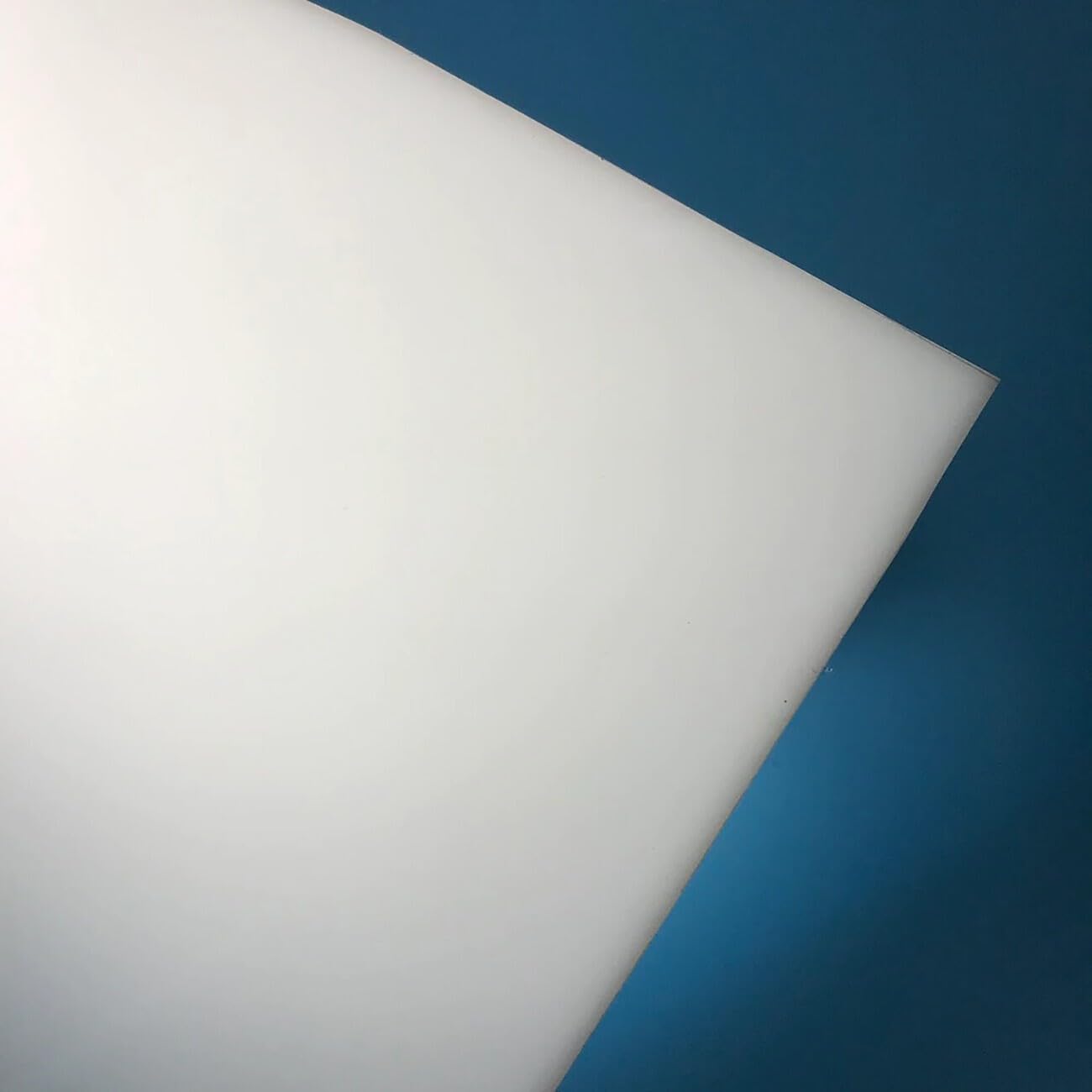 AtHaus Acrílico Blanco Ópalo 2 mm 700 x 600 mm Corte CNC Efecto vidrio esmerilado Transmisión de luz 30% UV resistente
