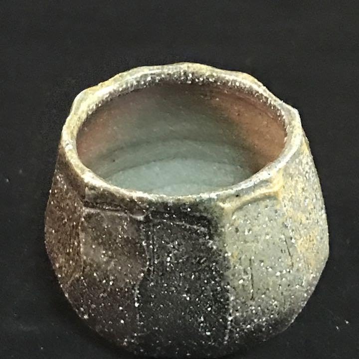 Amazon.co.jp: ぐい呑み 穴窯自然釉 袋箱付き : ホーム＆キッチン ぐい呑