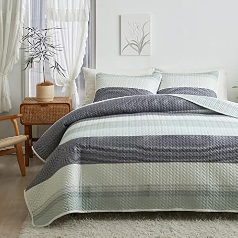 FlySheep Boho Striped Quilt Set King Size, 3 Pcs Green Grey and White Reversible Bedspread, Brushed Microfiber Coverlet for All Season, 1 Quilt + 2 Pillow Shams Cover