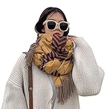 ★ Las bufandas combinan mejor con la ropa que usa cuando hace frío, como abrigos, suéteres, vestidos y trajes. Por lo tanto, este tipo de adición al vestuario generalmente ocurre más en otoño e invierno, y algunos en primavera.