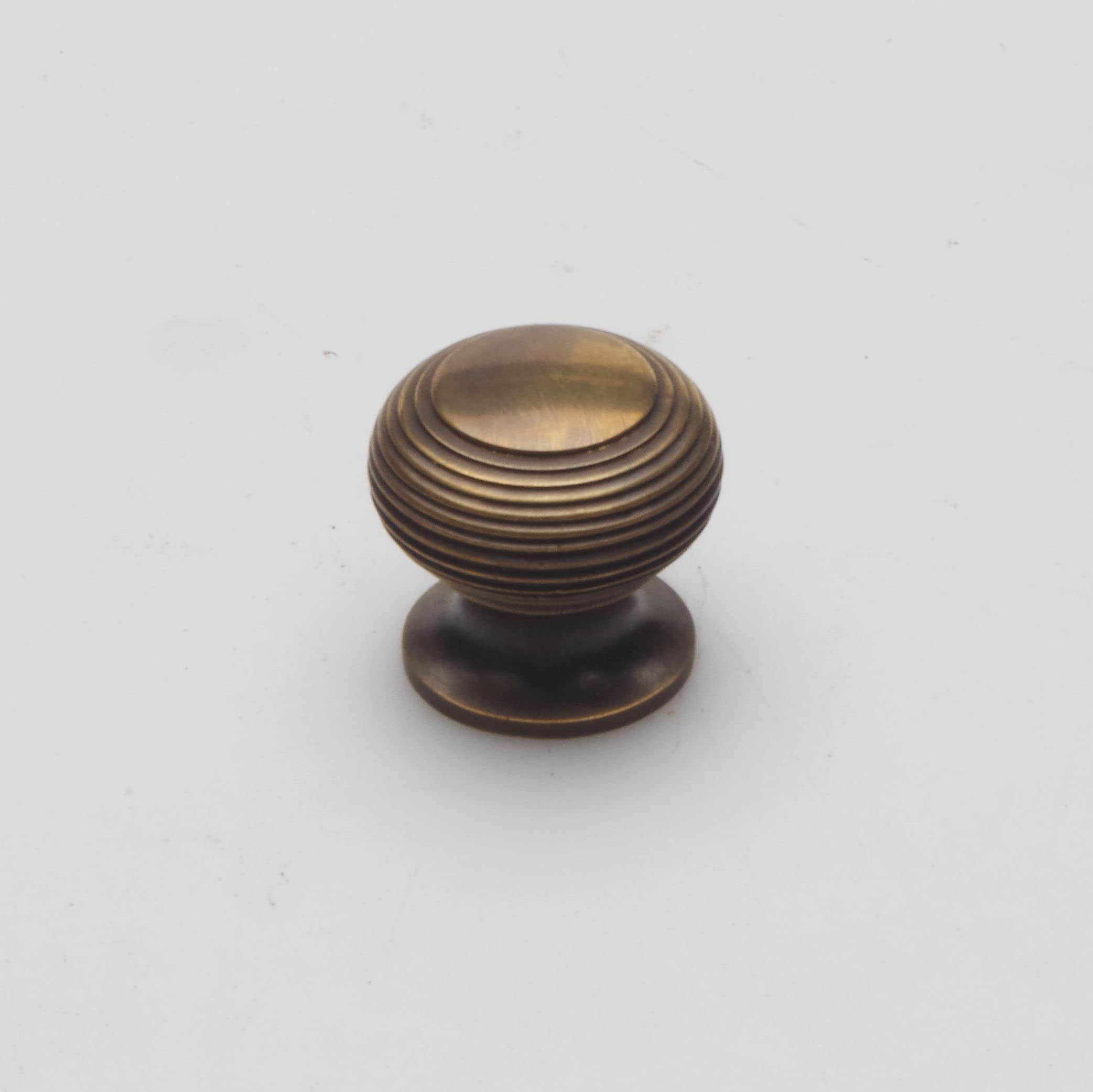 Castelion Antique Brass Castelion® Small Antique Finish Beehive Cupboard Knob