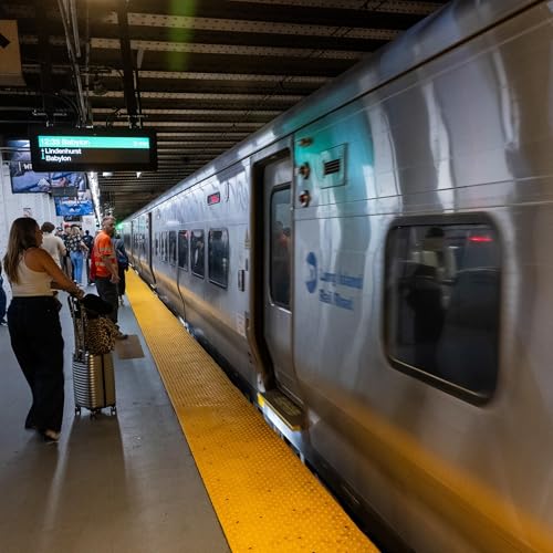 LIRR plans to add more trains to accommodate the Ryder Cup Podcast Por arte de portada