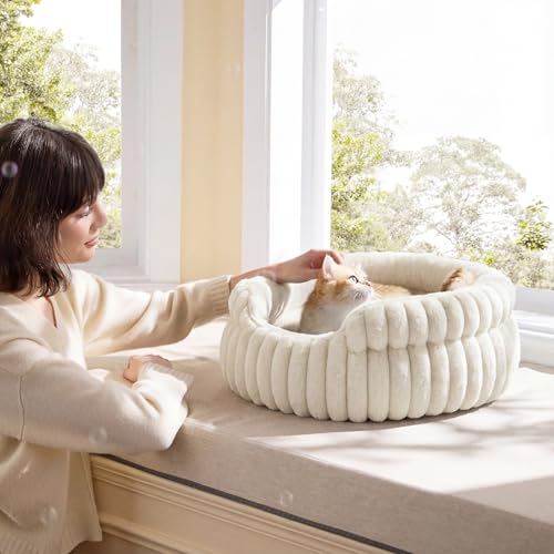 BEDSURE Flauschiges Katzenbett für Wohnungskatzen - 51 x 51 cm kleines rundes Katzenbett, waschbares Katzenbett für Kätzchen und Welpen mit Rutschfester Unterseite und abnehmbarem Kissen, weiß