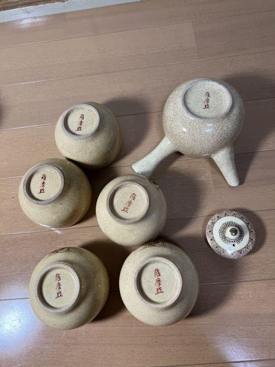 1977  薩摩焼　茶器セット　急須1客　湯呑3客 1977 薩摩焼 茶器セット 急須1客 湯呑3客 工芸品