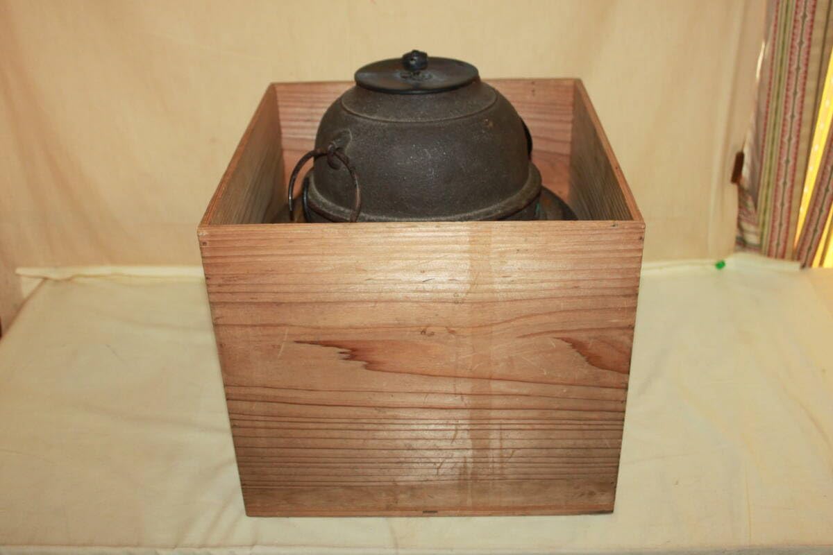 茶釜 釣釜セット 裏千家 今日庵 淡々斎 骨董 古玩 楽天市場】表千家 茶釜 釣釜セット 裏千家 今日庵 淡々斎 骨董 古玩 楽天市場】表千家