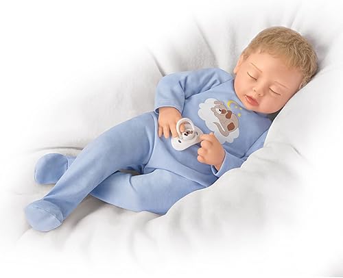 Miniatura 4 de Muñeca de vinilo So Truly Real Puppy Over The Moon de la artista Mayra Garza con un atuendo personalizado con pies y sombrero