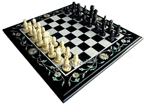 Échiquier en marbre noir d'aspect royal avec incrustations de pierres